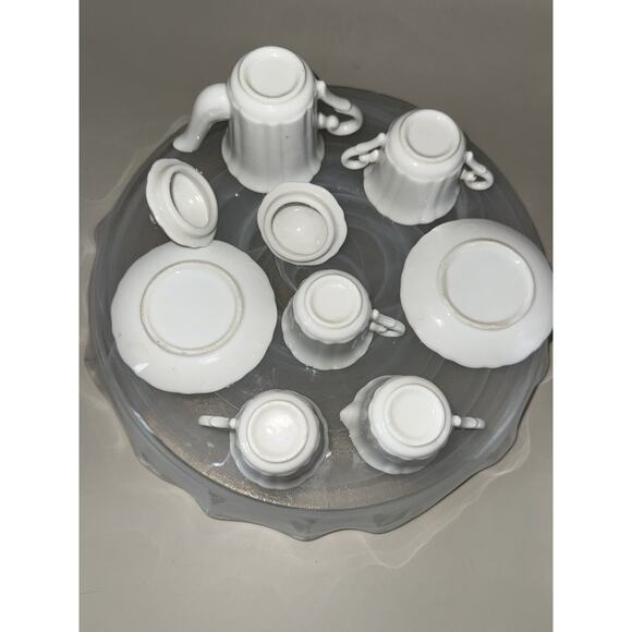 Vtg Dollhouse Miniature White Tea Set 10 Pcs Porcelain Kosta Boda Art Glass Dish - Picture 8 of 16